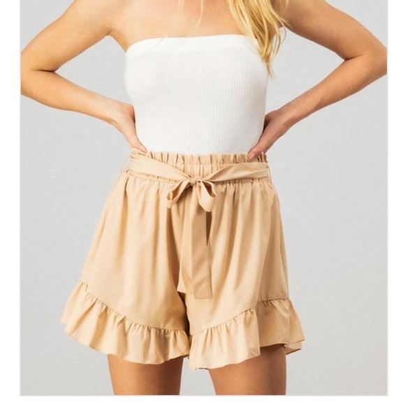 ✨RUFFLED HEM RIBBON BELT SHORTS✨ - Picture 3 of 5
